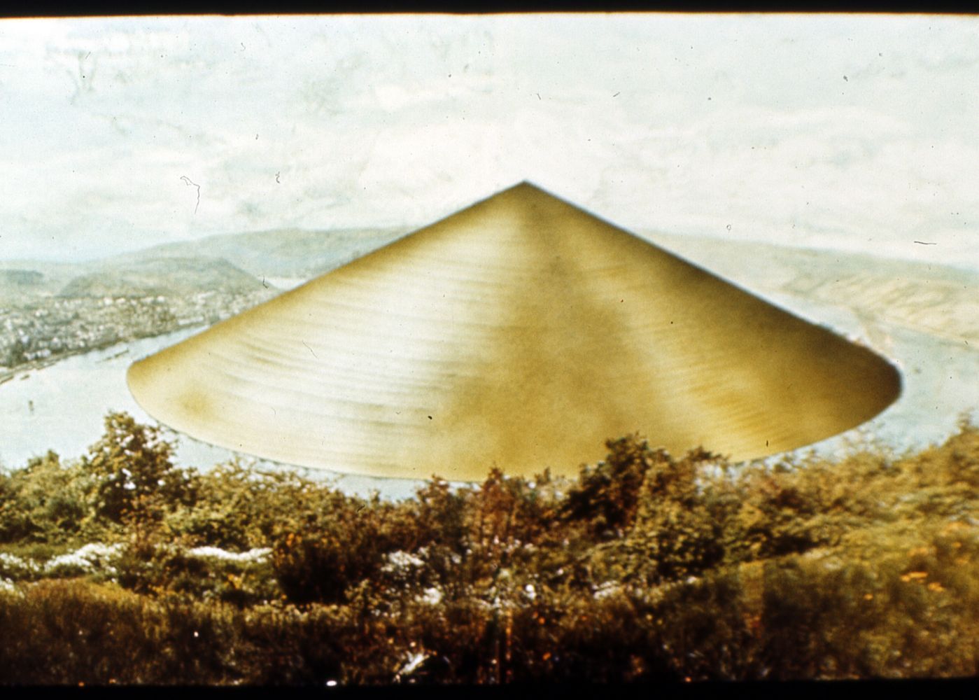Superstudio, Eighth City (Conical Terraced City), aus der Serie: The Twelve Ideal Cities, 1971 (© Archive Cristiano Toraldo di Francia)