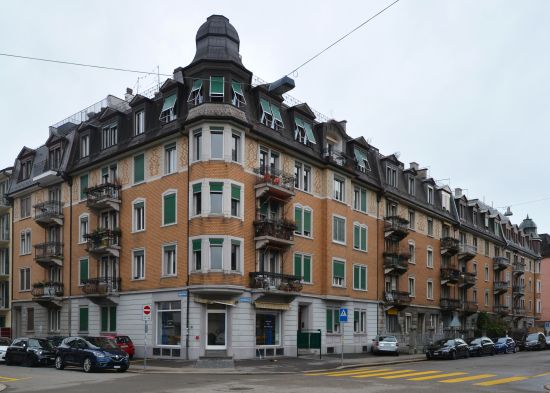 Zentralstrasse 72-78: Blockrandbebauung mit Fassade aus Spaltplättchen, 1911