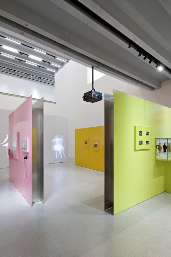 Einblick in den Ausstellungsbereich «Bühne» (Foto: Andrew Alberts)