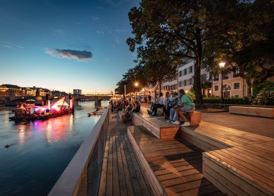 Neue Rheinterrasse in Basel (Foto: Martin Friedli)
