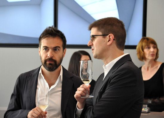 Zeit zum Feiern: Fabrizio Barozzi und Alberto Veiga stossen auf den Neubau an.
