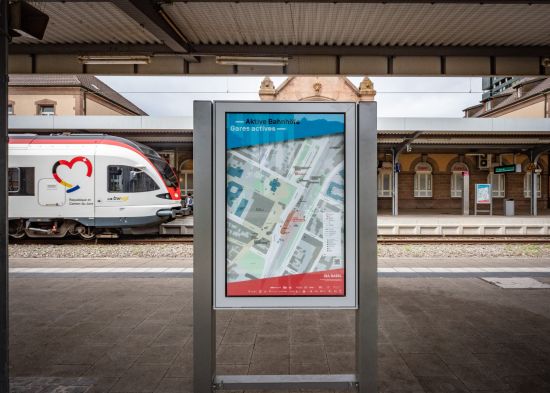 Informationstafel am Hauptbahnhof in Lörrach (Foto: Martin Friedli © IBA Basel)